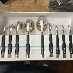 Artis Brush Fluenta 9 Brush Set + 10 Replacement Cloths